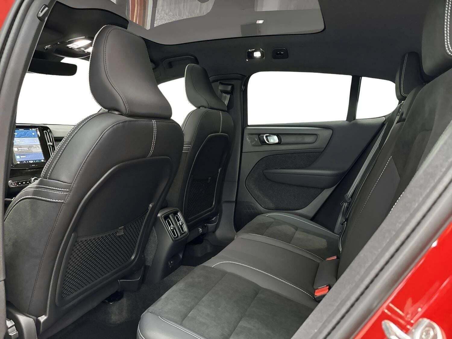 Rød Volvo C40 fra 2024