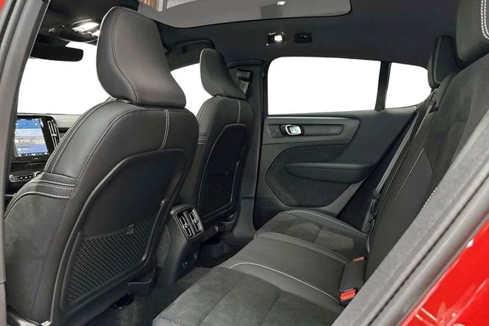 Rød Volvo C40 fra 2024