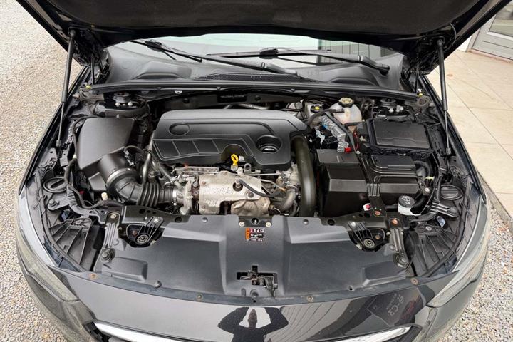 Sort Opel Insignia fra 2018