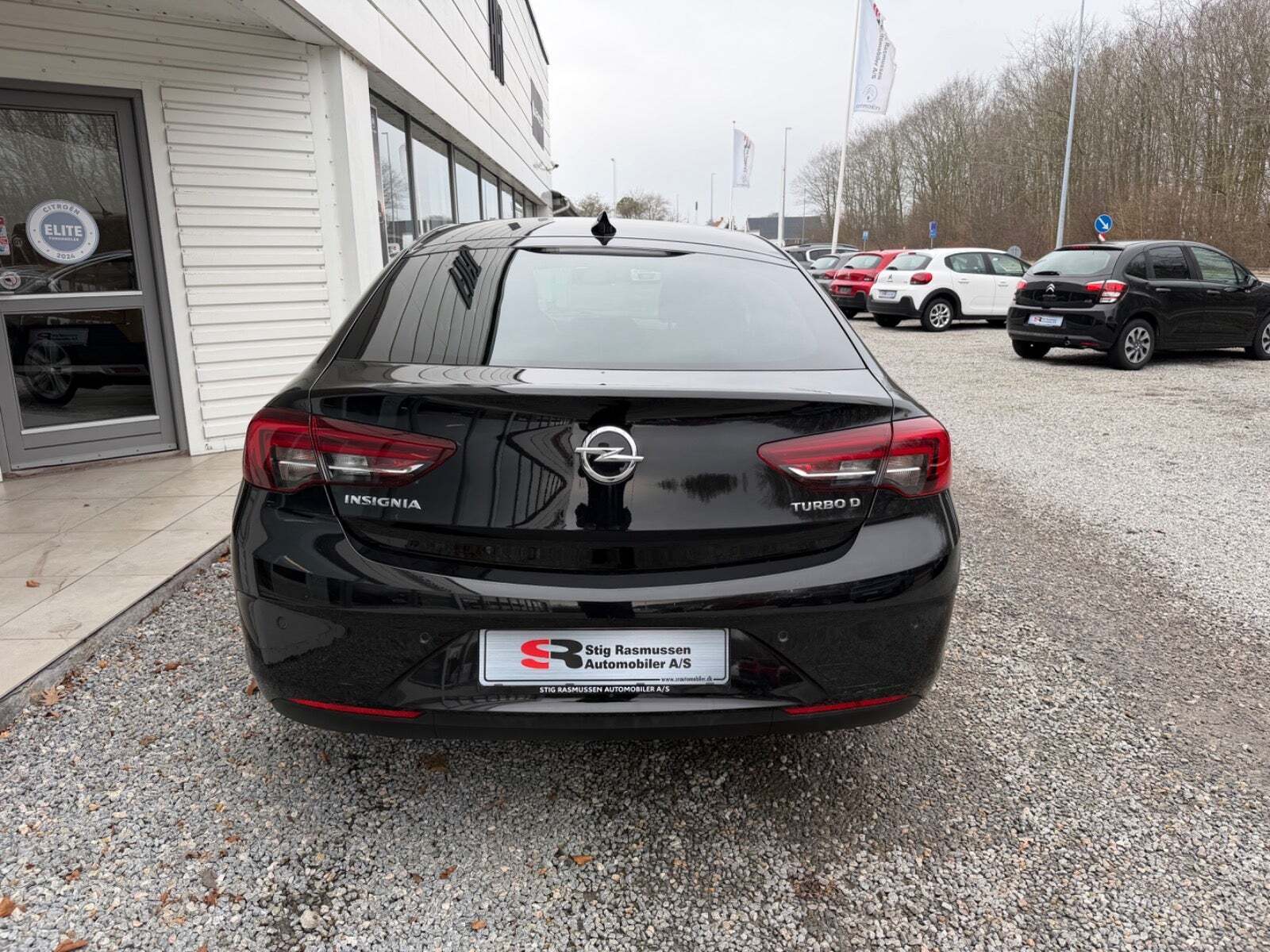 Sort Opel Insignia fra 2018