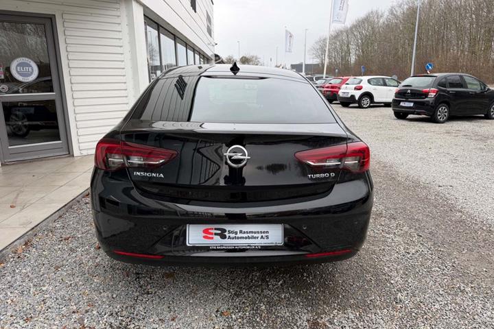 Sort Opel Insignia fra 2018