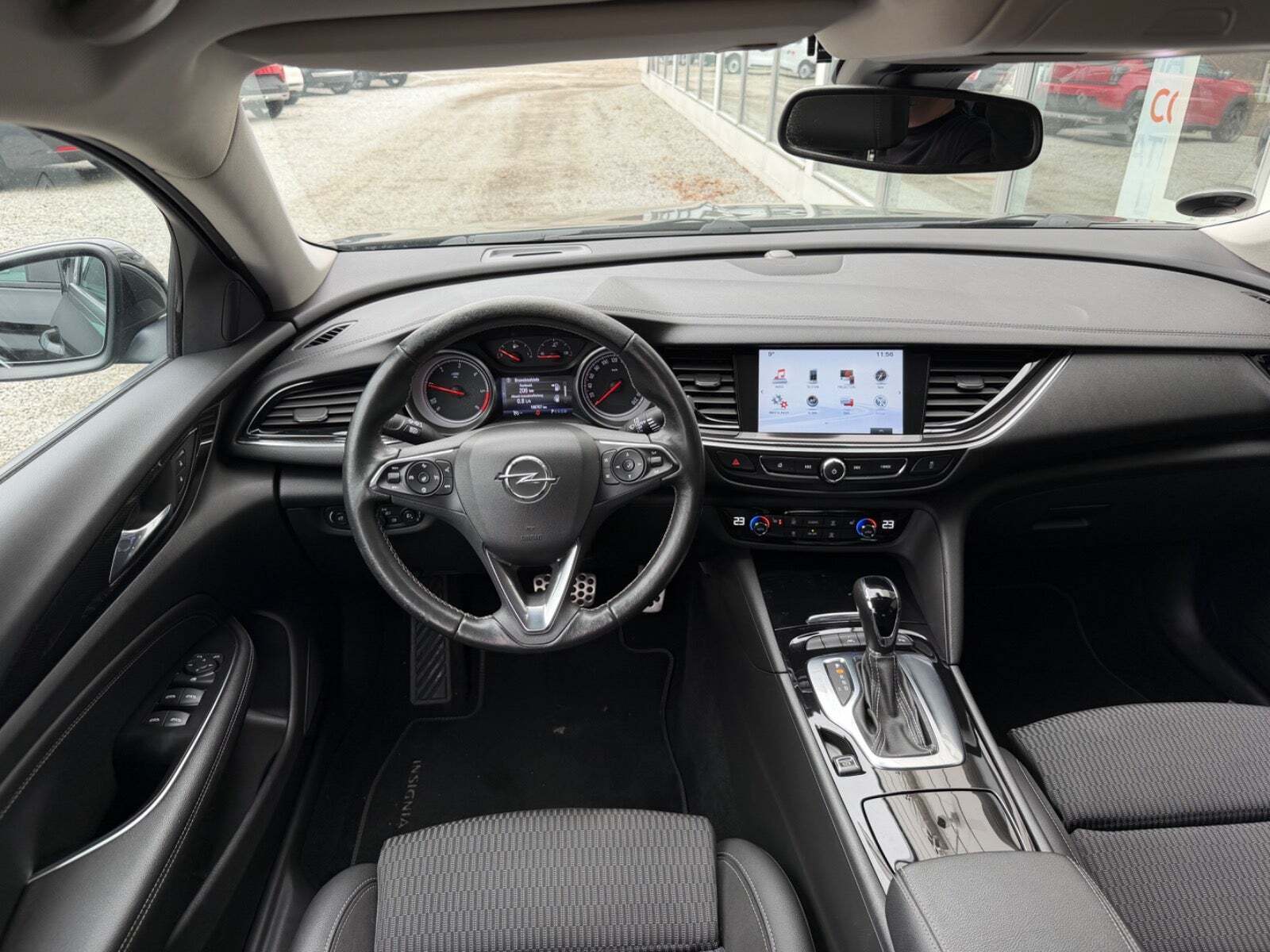 Sort Opel Insignia fra 2018