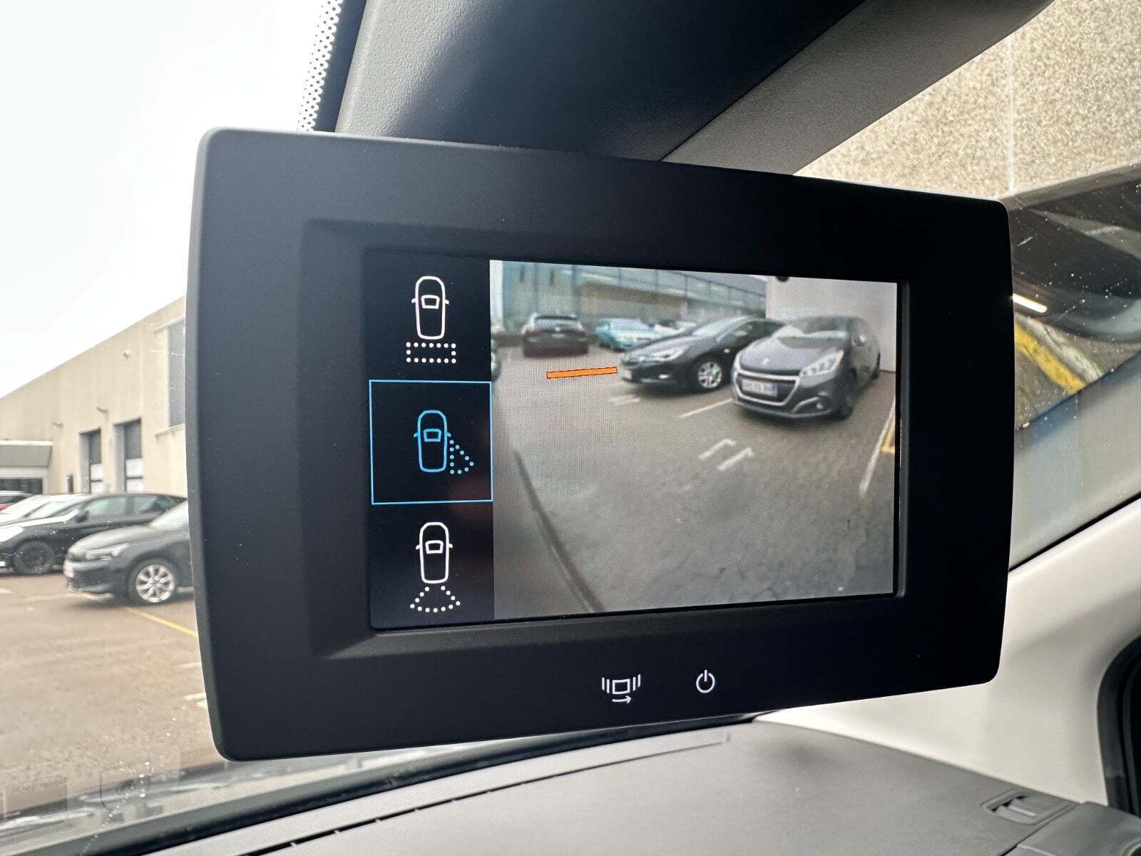 Grå Peugeot Partner fra 2020