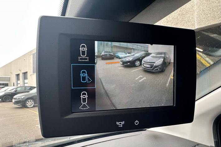 Grå Peugeot Partner fra 2020