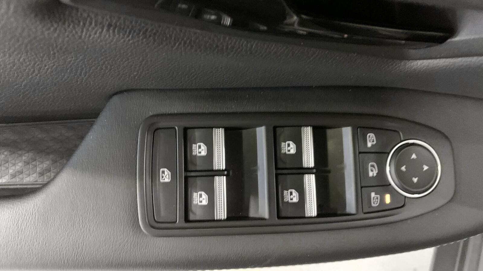 Grå Renault Scenic E-Tech fra 2024