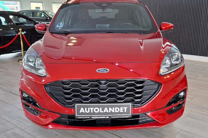 Rød Ford Kuga fra 2022