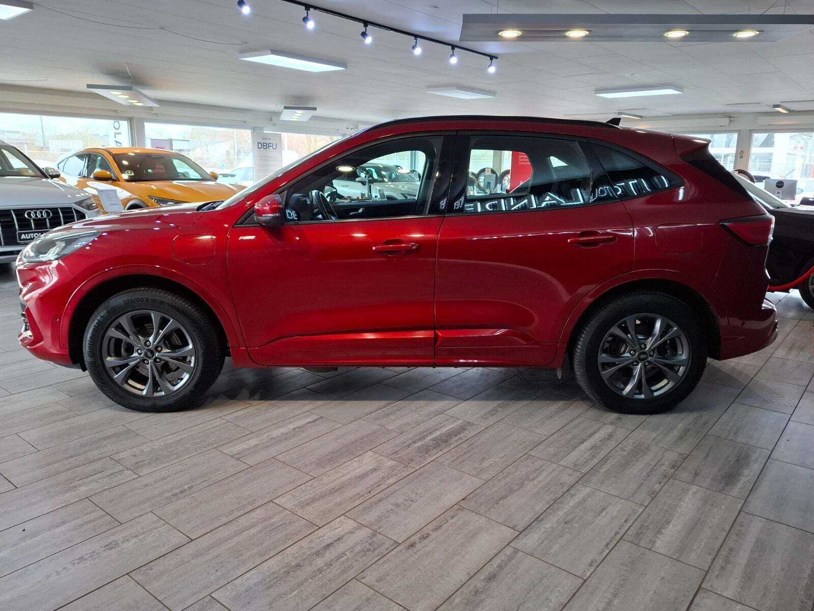 Rød Ford Kuga fra 2022