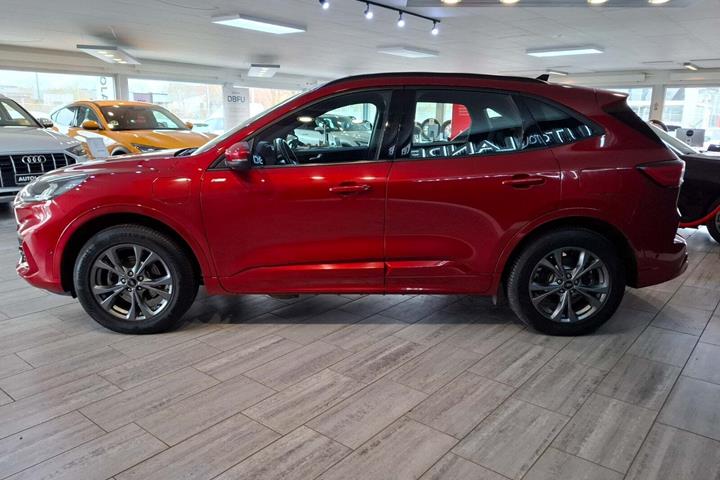Rød Ford Kuga fra 2022