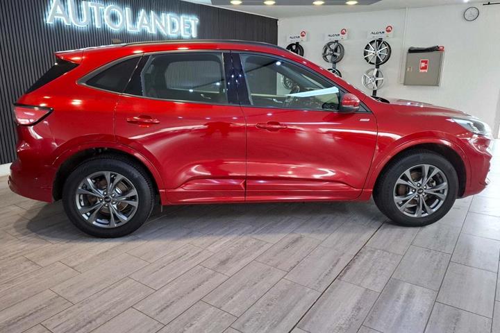 Rød Ford Kuga fra 2022