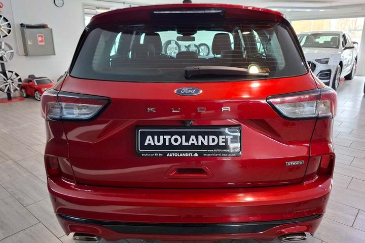 Rød Ford Kuga fra 2022