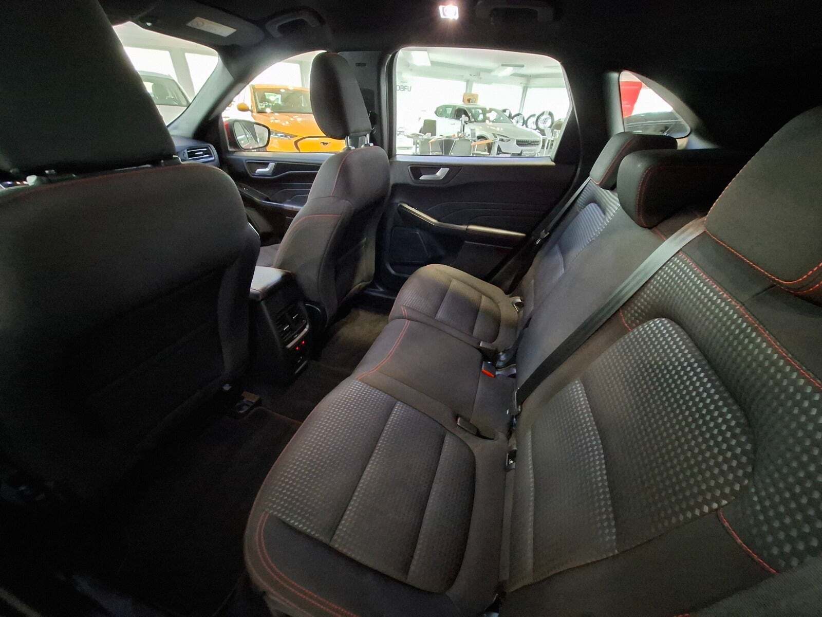 Rød Ford Kuga fra 2022