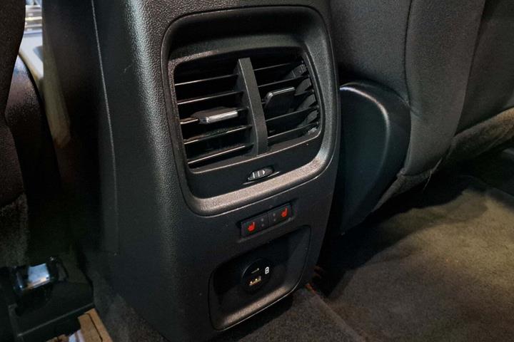 Rød Ford Kuga fra 2022