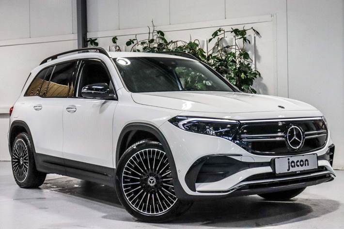 Hvid Mercedes EQB350 fra 2024 set udefra