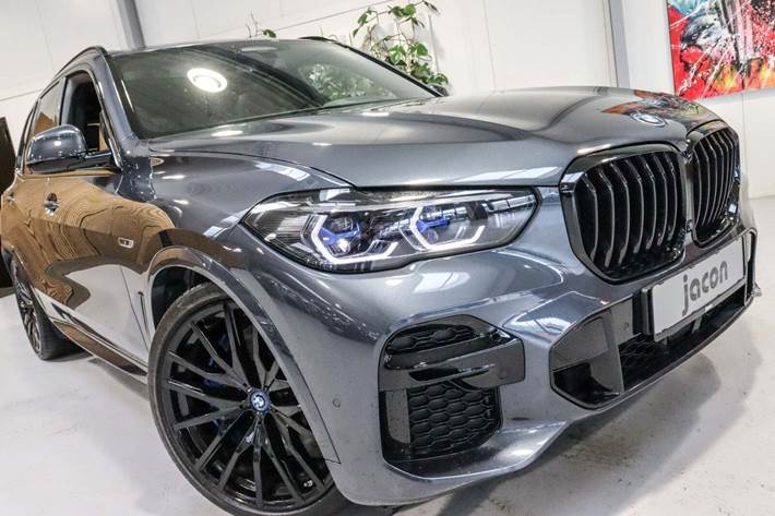 Grå BMW X5 fra 2022