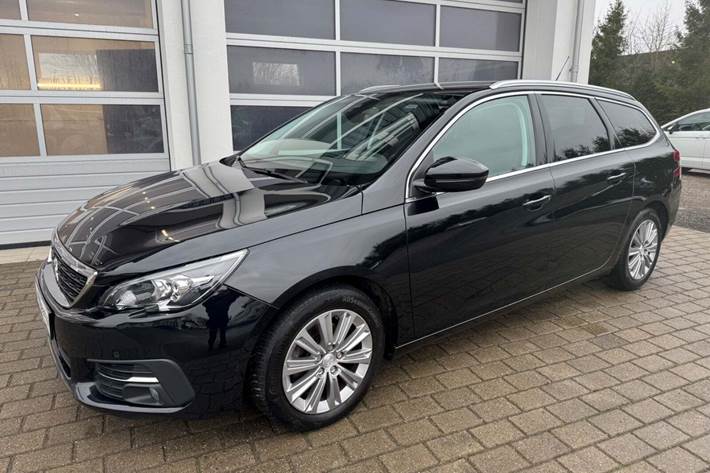 Sort Peugeot 308 fra 2021 set udefra