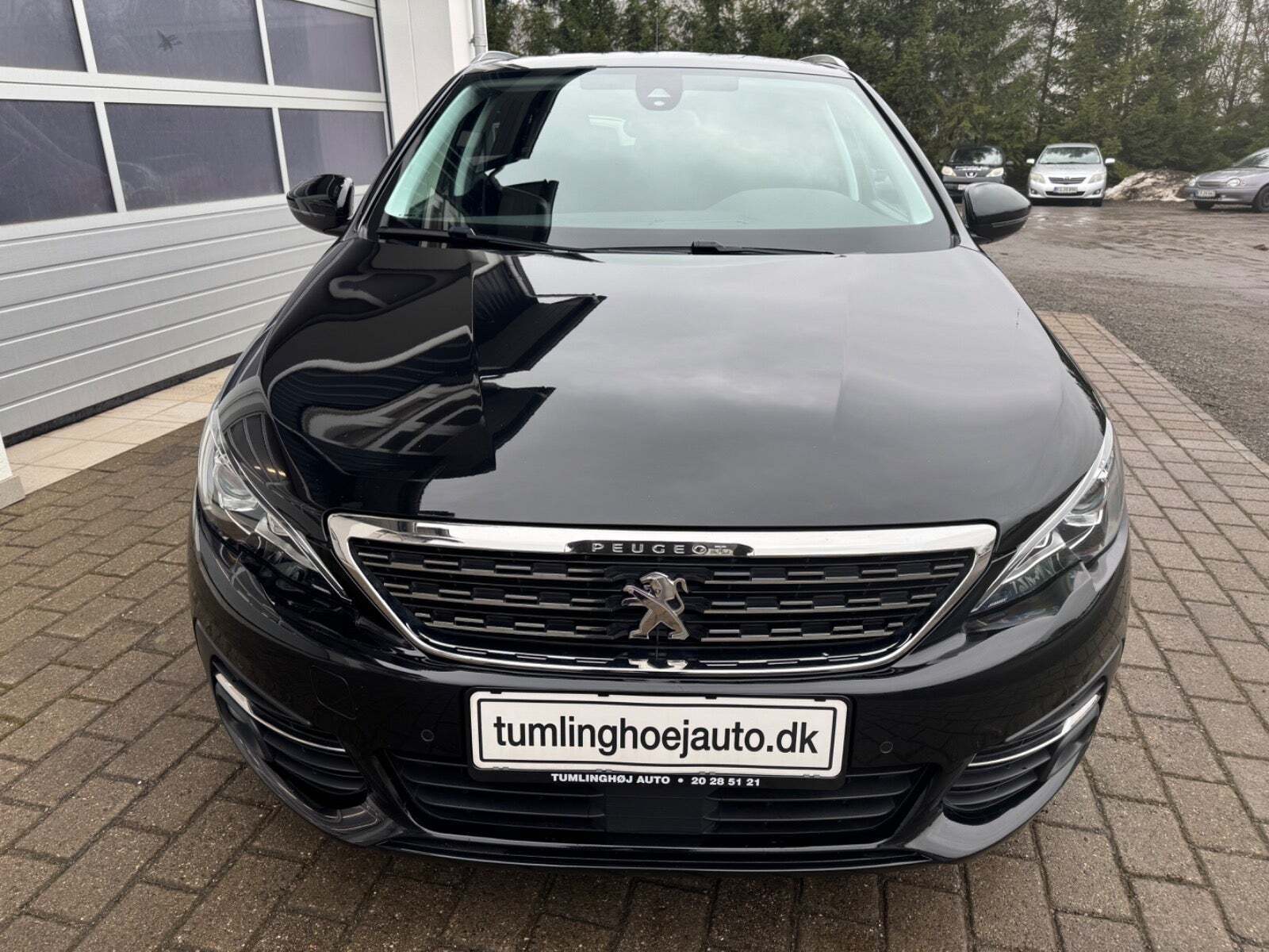 Sort Peugeot 308 fra 2021 set udefra