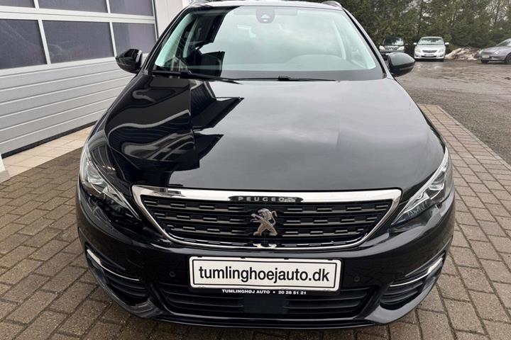 Sort Peugeot 308 fra 2021 set udefra