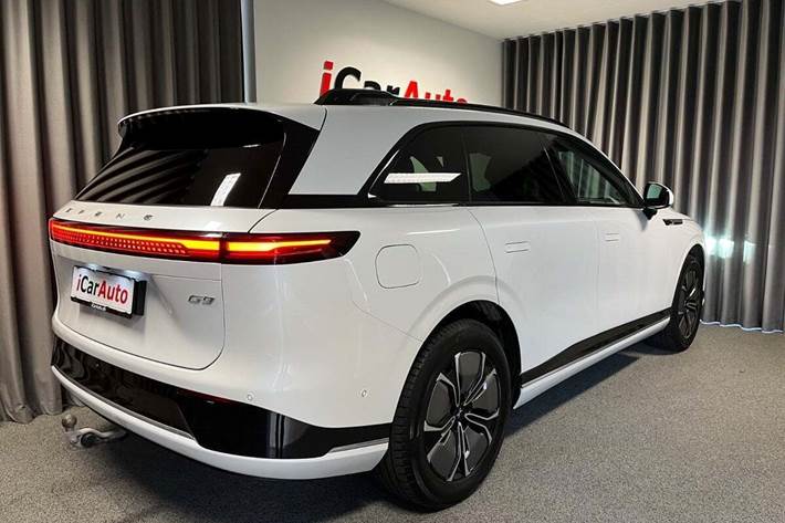Hvid Xpeng G9 fra 2024
