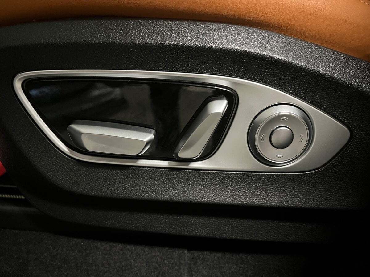 Hvid Xpeng G9 fra 2024