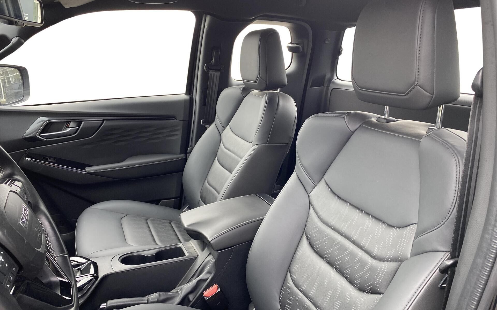 Sort Isuzu D-Max fra 2025