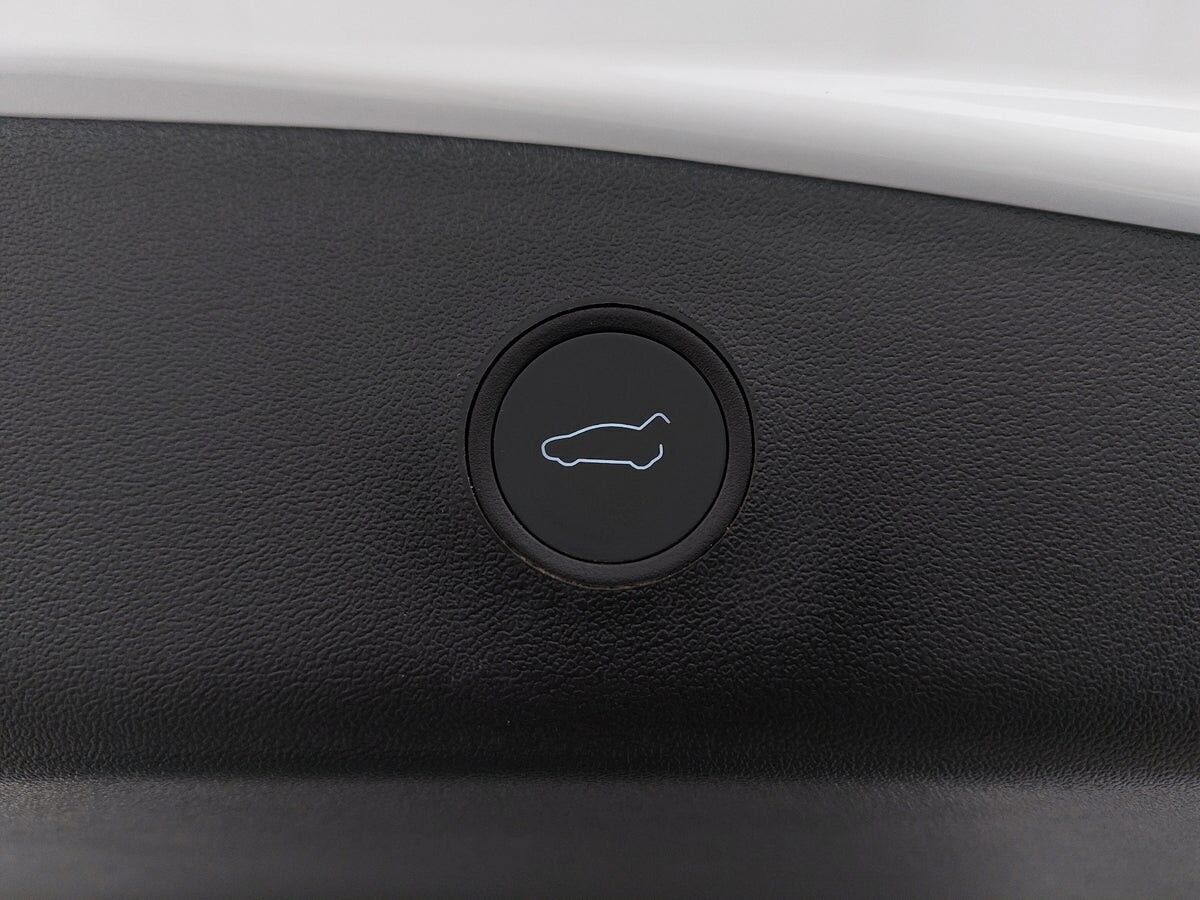 Hvid Tesla Model 3 fra 2022