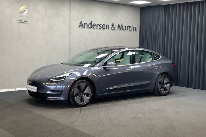 Grå Tesla Model 3 fra 2019 set udefra