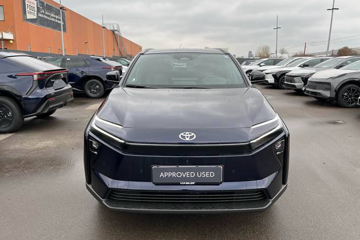 Blå Toyota bZ4X SUV fra 2026