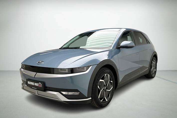 Blå Hyundai Ioniq 5 fra 2024 set udefra