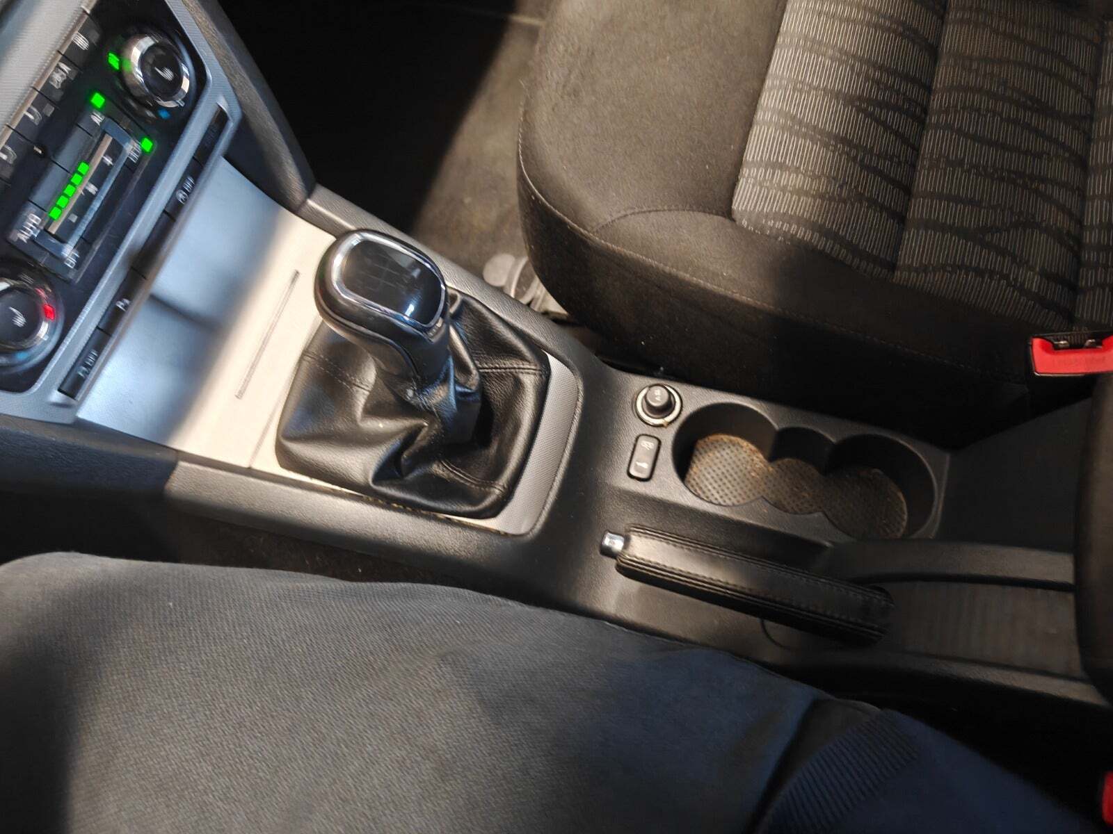 Gul Skoda Octavia fra 2012