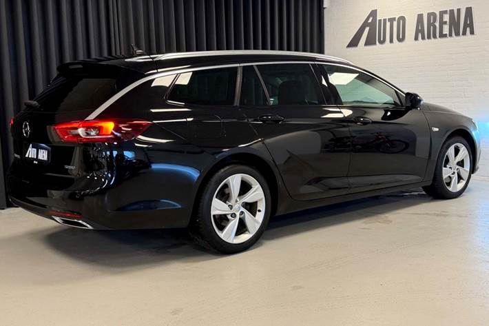 Sort Opel Insignia fra 2019