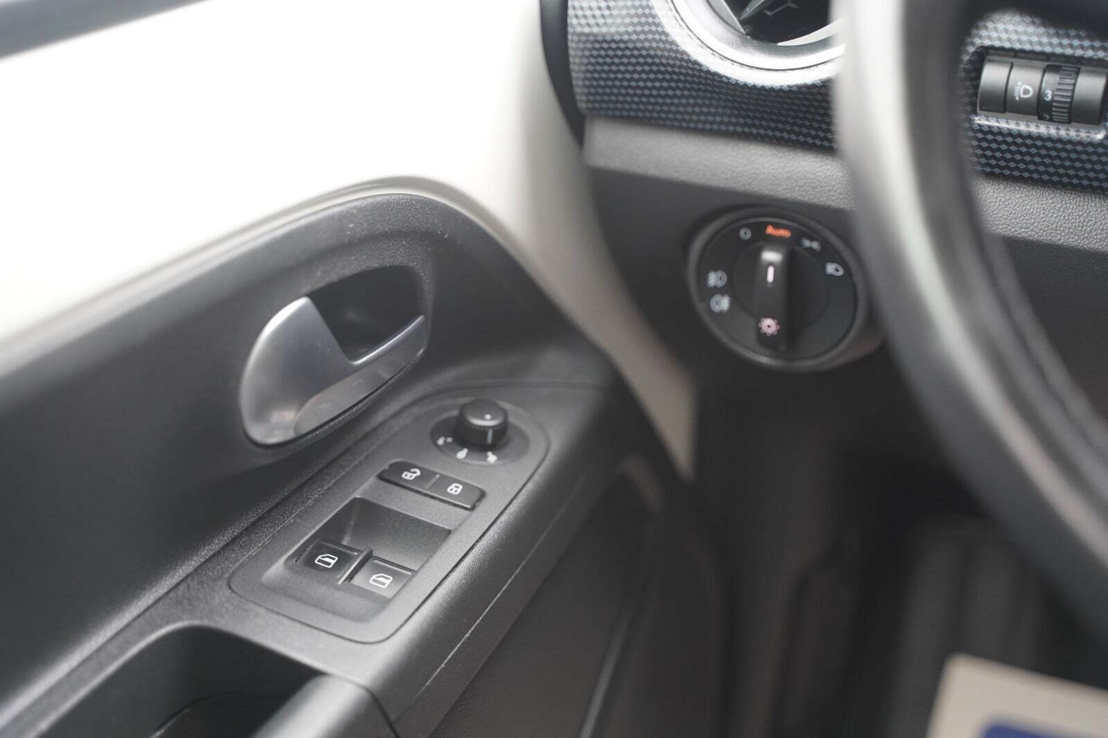 Hvid VW UP! fra 2018