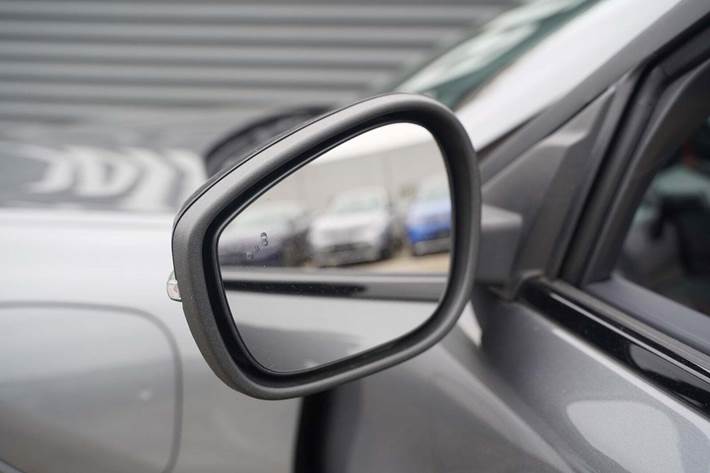 Grå Ford Mustang Mach-E fra 2024