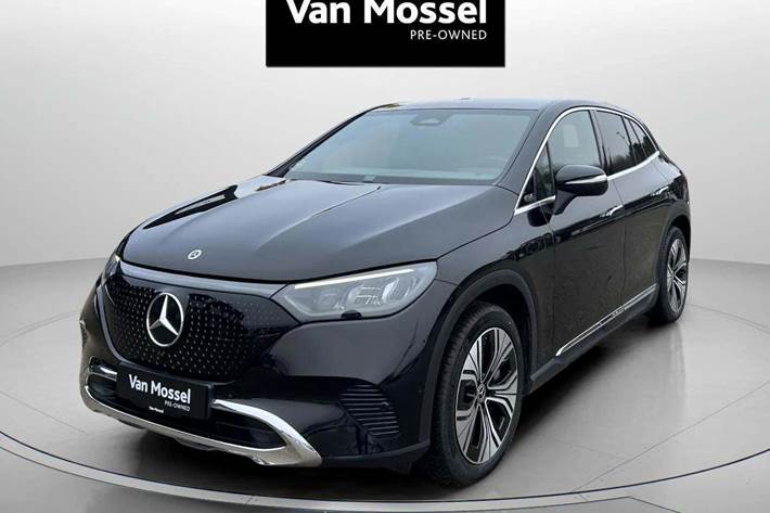 Sort Mercedes EQE350 SUV fra 2023 set udefra