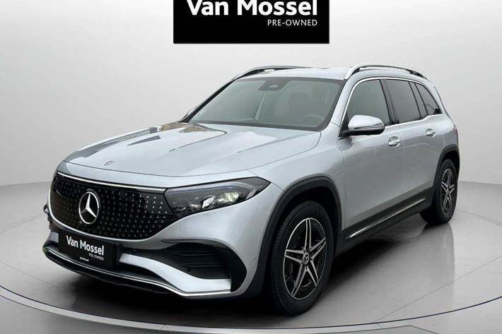 Sølv Mercedes EQB250+ fra 2025 set udefra