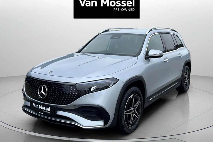 Sølv Mercedes EQB250+ fra 2025 set udefra