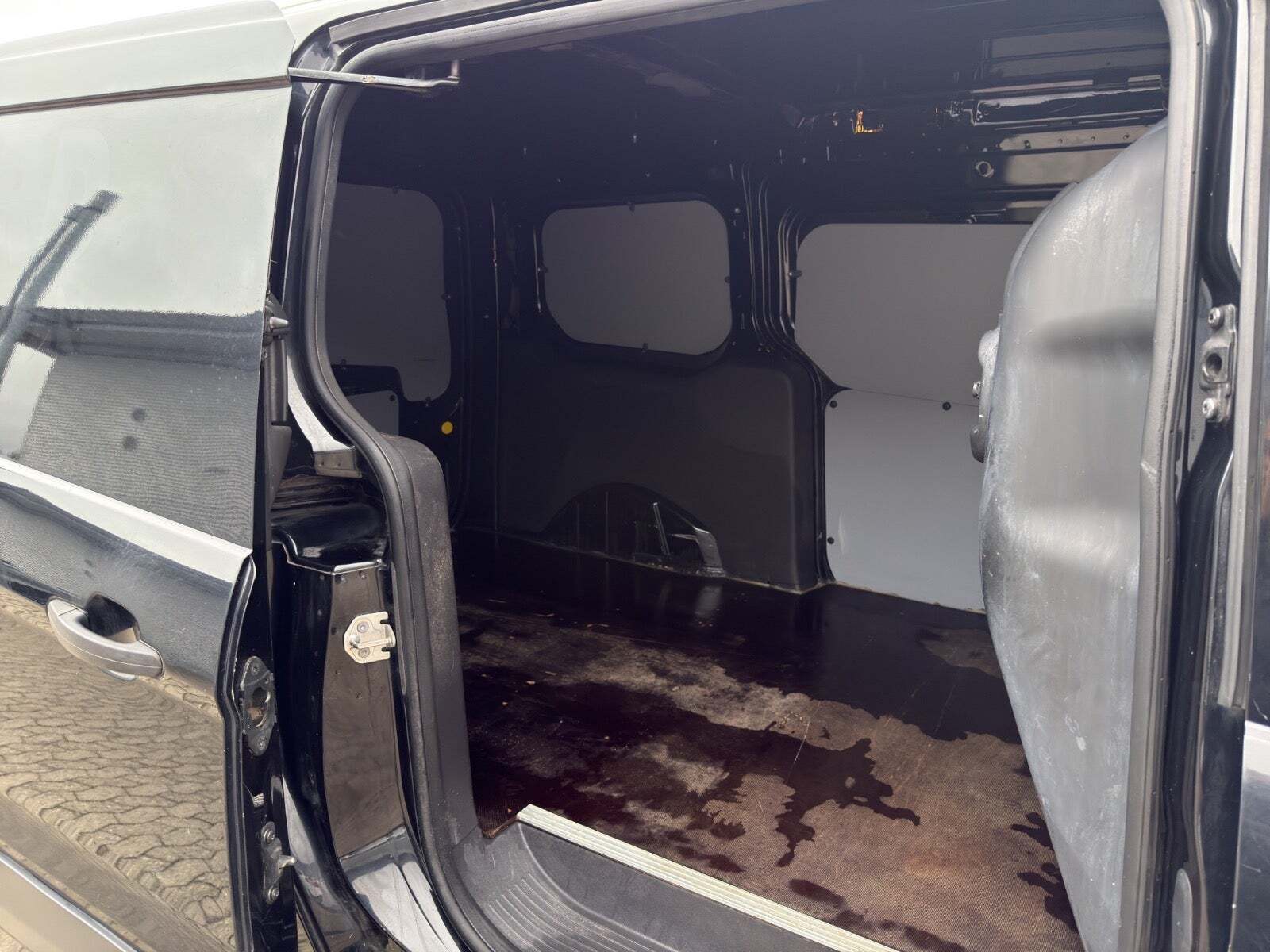 Sort Ford Transit Connect fra 2014