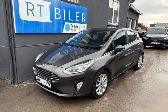 Hvid Ford Fiesta fra 2018 set udefra