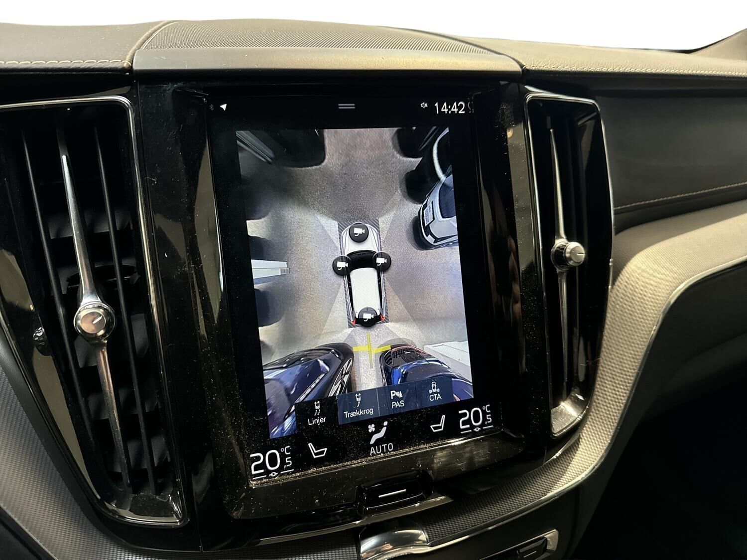 Grå Volvo XC60 fra 2019