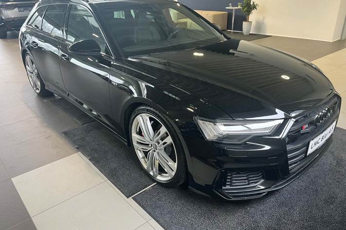 Sort Audi S6 fra 2020 set udefra