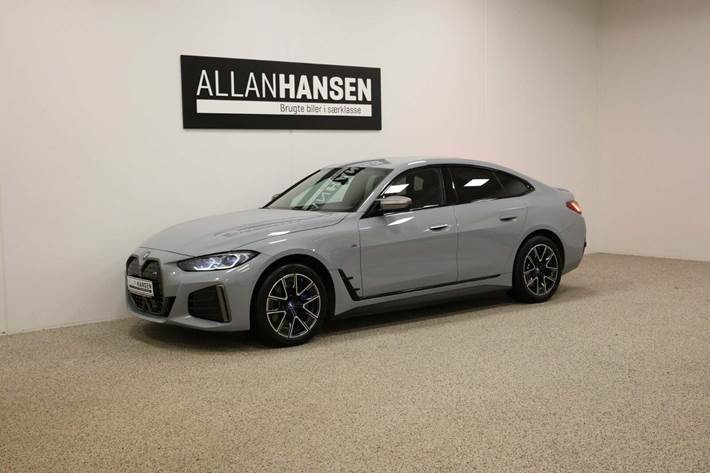 Grå BMW i4 fra 2023 set udefra