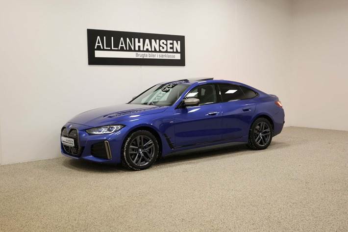 Blå BMW i4 fra 2023 set udefra