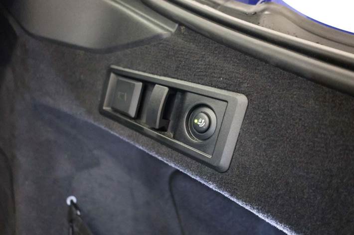 Blå BMW i4 fra 2023