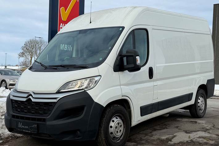 Hvid Citroën Jumper 35 fra 2021 set udefra