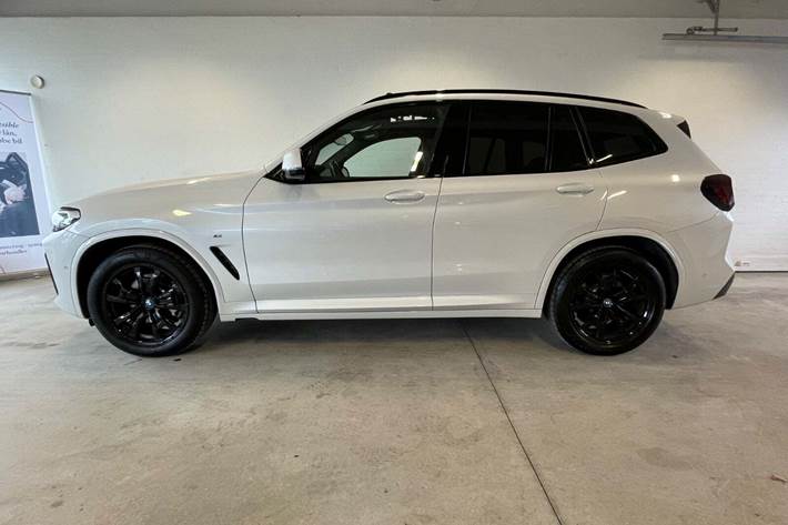 Hvid BMW iX3 fra 2023