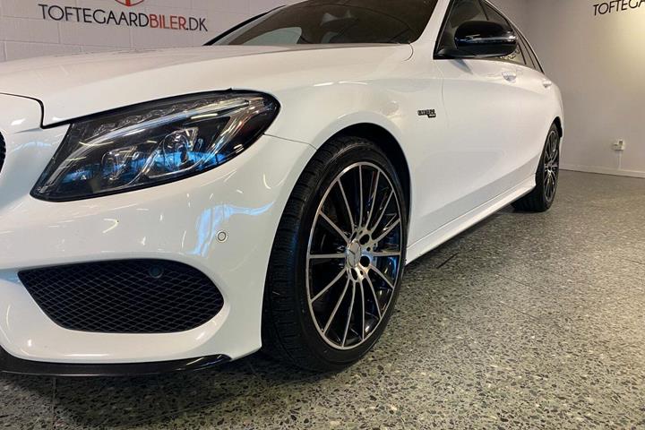 Hvid Mercedes C43 fra 2016