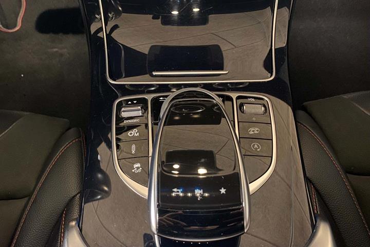 Hvid Mercedes C43 fra 2016