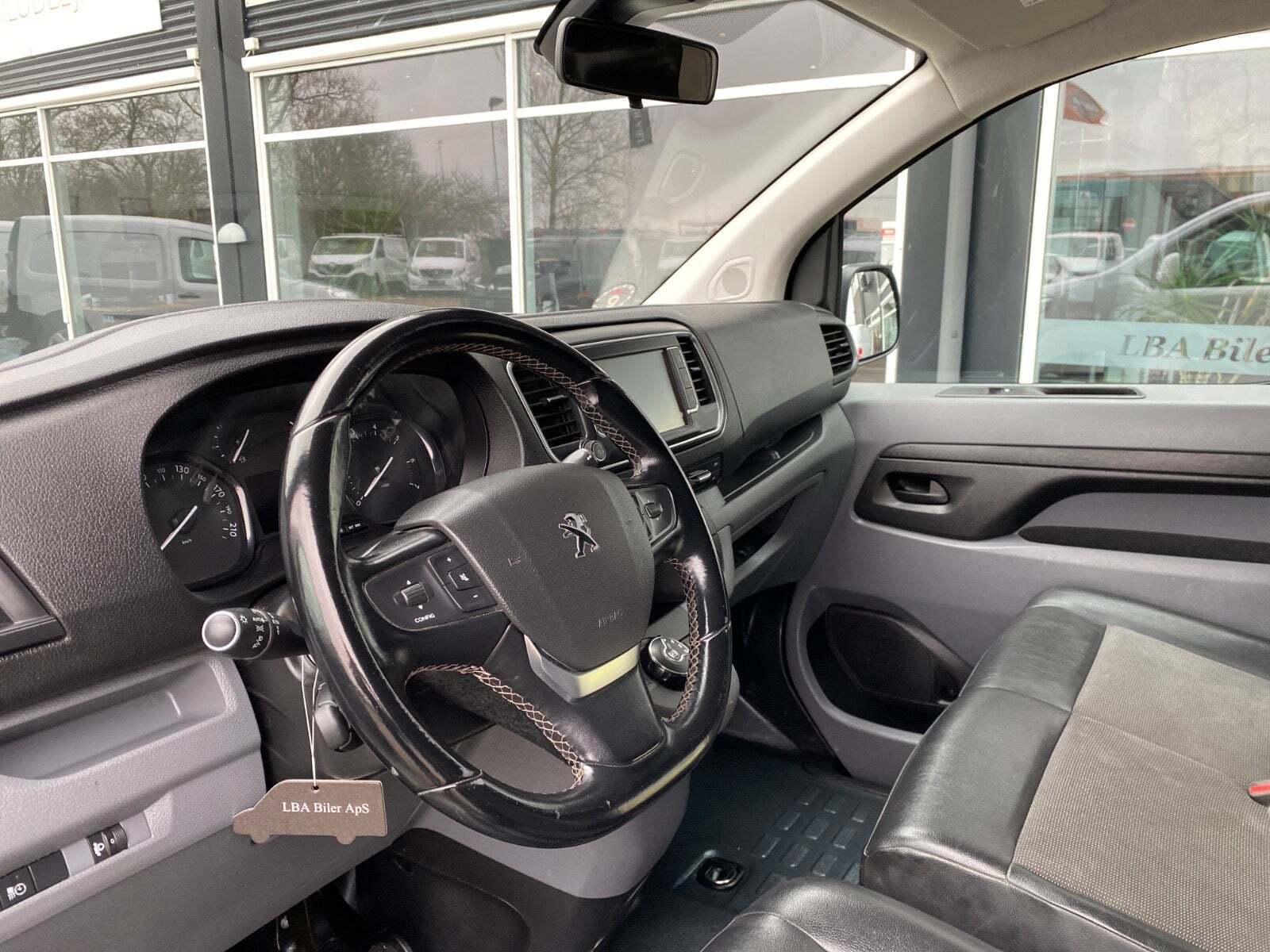 Hvid Peugeot Expert fra 2021