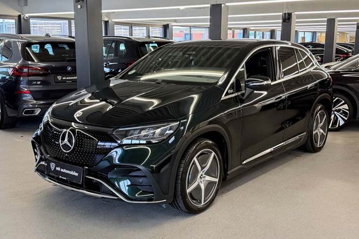 Grøn Mercedes EQE350 SUV fra 2024 set udefra