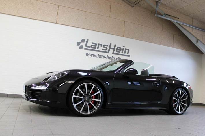 Sort Porsche 911 Carrera 4S fra 2014