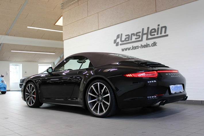 Sort Porsche 911 Carrera 4S fra 2014